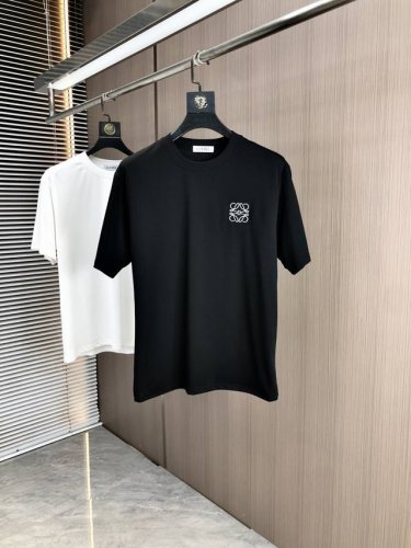 罗意威 穿200斤 宽松版 顶级货品2025春夏新款首发专柜最新款短袖圆领T恤 高端订制 设计前卫时尚 品牌Logo重工艺设计 高端定制天丝面料.手感柔软.穿着