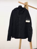 P590 Stone Island 石头岛 金属尼龙多拉链防晒服外套。独家制作的面料让这件防晒服成为当下最火的搭配利器！面料带有一定的防水防风防紫外线效果，是石