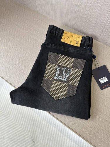 L驴家25Fw新款最新男士柔软高弹黑灰色牛仔裤，这个系列出款，自带魔力。款款爆卖。黑灰色调的软质牛仔，柔软的质地，迎合新款季需求，基本保留了小黑裤的原生状态，基