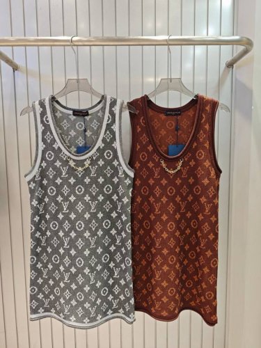 louis Vuitton Lv 驴家老花四叶草字母提花链条针织背心裙 款号 25670105548 颜色 灰色 咖色 尺码 均码 80-125斤