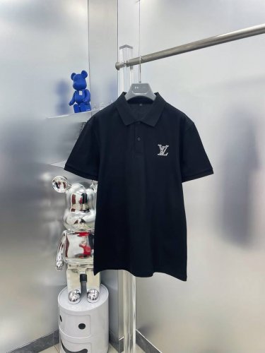 LV 路易 2025Ss夏季新款刺绣字母翻领polo衫短袖 M 经典商务 高端男装的天花板级别的商务男款！ 简约时尚大气不失优雅，单穿内搭体面过人，品质控 细节