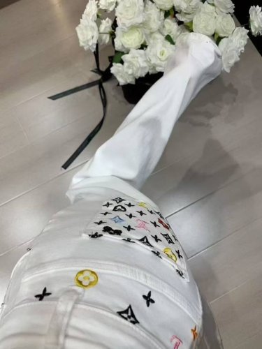 上新150 Sml 货号96509 新款 Lv王炸爆款彩色字母牛仔直筒裤，前后都好看，绝美，Sml现货接单