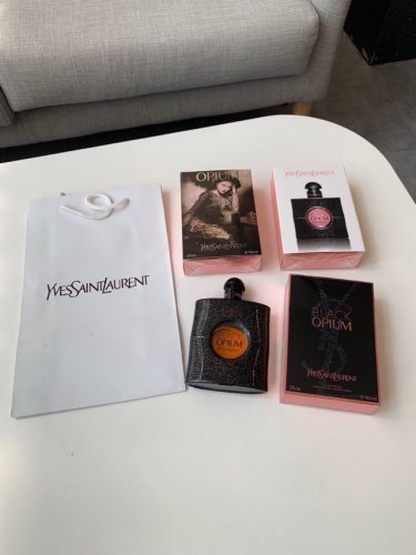 Ysl Black Opium 圣罗兰黑色鸦片香水 90Ml，专柜品质，随意比对。特别火的一款香水，整体瓶身都是超级美，黑色星空的瓶身，黑暗风格的香水，很精致，