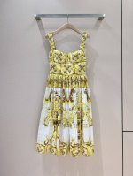 Dolce&Gabbana新品推荐 定制纯棉面料柔软打造、定位黄陶瓷染色工艺设计、后背拉链橡筋设计、胸型设有鱼骨定型、无论厚度质感都达到专柜统一 码数：SＭ L