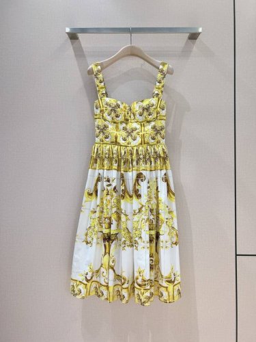 Dolce&Gabbana新品推荐 定制纯棉面料柔软打造、定位黄陶瓷染色工艺设计、后背拉链橡筋设计、胸型设有鱼骨定型、无论厚度质感都达到专柜统一 码数：SＭ L