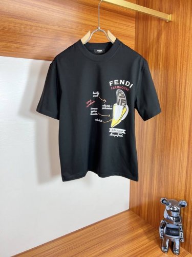 fendi 芬迪 2025春夏新品 三标齐全 圆领纯棉短袖T恤 好货不用过多介绍 看细节 专柜码数：M-Xxxl 175 140建议L
