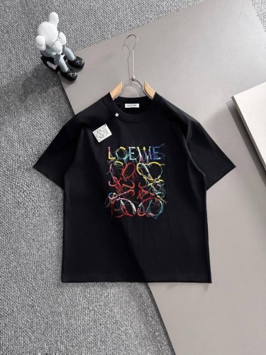 Loewe* 2025春夏款上新 原高版本 罗意威 面料采用300克高密度纯棉 不变形 不缩水 工艺介绍：双线走位 胸前Logo流苏彩色进口万针精密重工绣花刺绣