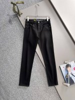 芬迪2025四季款新品经典眼睛元素修身牛仔裤长裤 采用进口客供日本Denim平纹棉质牛仔面料梭织生产 三标齐全 简约不失大气 柔软细腻舒适 上身百搭时尚 颜色