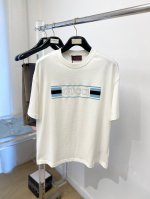 古奇、2025最新款短袖T恤，帅气时尚，胸前顶级直喷工艺字母Logo，简约百搭款。面料棉 不仅挺括，保持潮流的廓形，又穿着舒适，纱织更细腻，码数 S-Xl