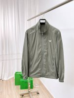 阿玛尼 2025春夏新款男士防晒服轻薄外套，独特订制防晒四面弹面料，卓越的弹性与回弹性，四向拉伸，面料在经纬，横向与纵向及对角线方向均具备弹性，适应大幅度的身体