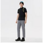Kolon Sport 2025款夏季新品情侣款半拉链短袖，半高领的设计风格，再加上隐形拉链配合，更加突显气质和对时尚的追求，是出游休闲首选推荐，以性能与舒适为