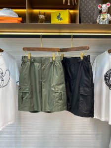 pra25Ss春夏新款高密度尼龙面料工装短裤 男士三角标徽章立体口袋运动休闲短裤五分裤 贸易公司渠道稀出 同步官网发售 p家经典尼龙短裤缝线 穿上它总会吸引路人
