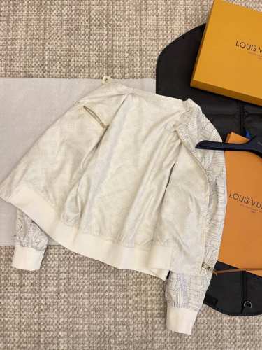 louis&Vuitton25Ss早春新品 双面印花立领双面可穿夹克外套 Yb一比一开发 最高版本发售 老花箱子印花涂鸦衬托双色罗纹的搭配 另一面暗纹老花Mon