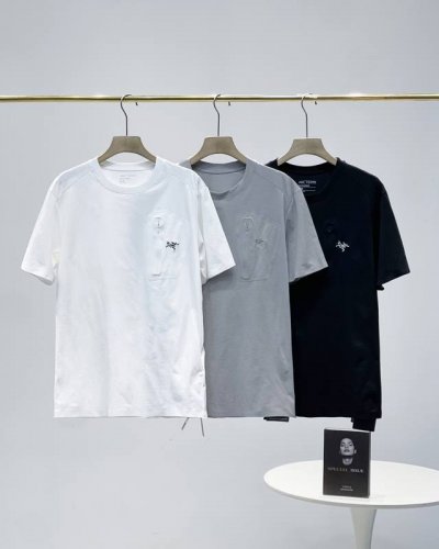 Arcteryx 始祖鸟口袋刺绣夏季新款速干 功能款短袖T恤 官网同款面料，瞬吸汗滴，极速扩散蒸发，并且单向导湿，清爽散热，防蚊防晒，清香+防蚊+防晒+吸湿+舒