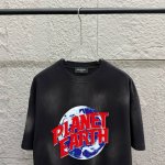 Balenci*Ga 巴黎2025早春新款 重工酸洗渐变做旧斑点 胸前字母地球蓝色印花 定制面料 短袖T恤 男女同款 尺码：S M L Xl Xxl 欧码尺码偏