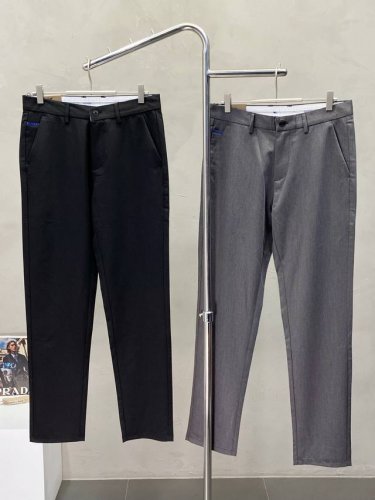 Burberry巴宝莉独家专供新款春夏休闲裤 高端版本 专柜定制面料 透气舒适度高 细节无可挑剔 品牌元素设计理念 体现高品质 手感细腻柔软 呈现休闲裁剪 上身
