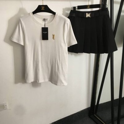 款号20252875 Ysl*新款套装，蛇形Logo字母短袖T恤+安全扣腰带百褶短半裙，白色，黑色，Sml， M码；肩宽38，胸围92，袖长19，长60；腰围7