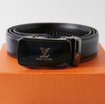 原单路易威登Louis Vuitton反光亮面自动平滑扣高品质皮带 镜面满印 经典中的经典款式 话不多说 直接看实拍图 真的超有质感 好东西不是靠嘴说的哈 Lv