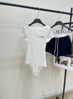 P170 M白色小帆船刺绣连体衣 不退换 面料：弹力棉 颜色：白色 Miu*25Ss早春新款 Petit Bateau X Miu联名款连体衣 高版出品！ 简约