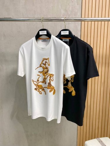 爱马仕 2025新款原单男士休闲打底短袖T恤 高端定制 高版本 时尚百搭爆款宽松版型原版进口420克双股纯棉面料 螺纹袖口.领口衣摆 手感超柔软细腻 穿着亲肤舒