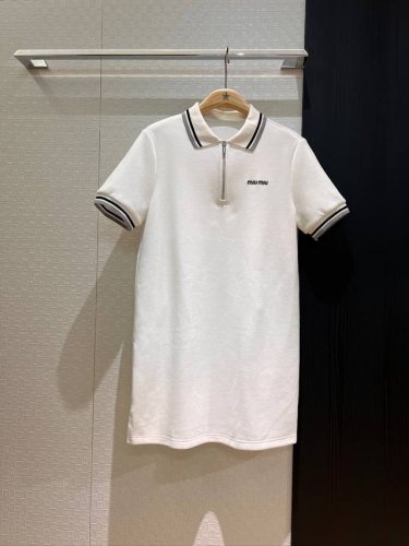 新款胸前Logo刺绣条纹翻领polo裙 简约休闲减龄百搭 清爽舒适胸前拉链设计 运动减龄 Sml