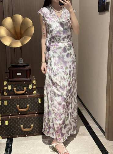 爆款上新 高级气质V领晕染印花小飞袖系带优雅显瘦真丝连衣裙 面料：100%桑蚕丝 颜色：图片色 码数：S-Xl