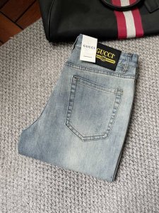 古奇、2025最新品，专柜同步有售，原单狠货，水洗休闲牛仔裤，进口原版水洗弹力面料，舒适有弹性，原版五金辅料装饰Logo，版型超正，档次极高，专柜品质，上身时尚