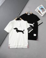 原单贸易正品 Thom Browne 汤姆布朗四条杠小狗提花天丝短袖！ 2025Ss春夏新款，智利海外版！限量发售！ 美国贸易公司2025年大中华区最新订单，小