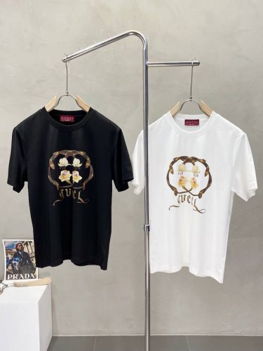 Gucci古驰独家专供新款原单男士休闲短袖 高端定制 高端版本 时尚百搭爆款进口面料 手感超柔软细腻 穿着亲肤舒适 高端精品 代工厂p精细做工 上身非常赞 男士