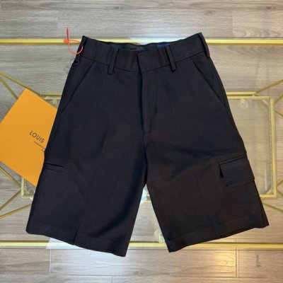 对标专柜★过验版本★Louis Vuitton 路易威登Ss25夏季新款标签工装短裤 定制极光Tr料 光泽自然 舒适贴肤 经典黑色基调 前幅饰以同质化Clean