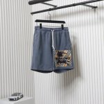 burberry 巴宝莉 25Ss 战马毛巾绣格纹贴布洗水做旧炒色短裤 左边毛巾绣经典刺绣格纹贴布 激光专业对格对线裁剪大货 整体细节完美 内里与Zp一致 裤头