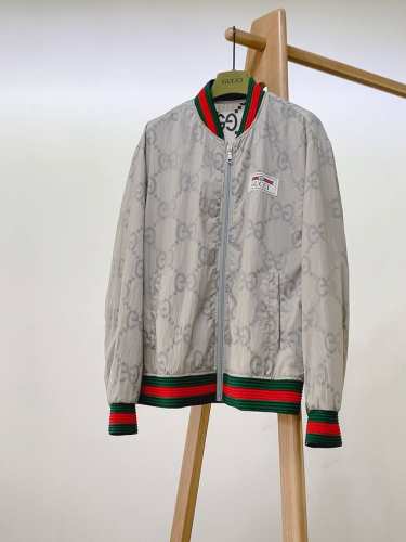 gucci 古驰 2025Ss早春新品 休闲夹克外套 客供锦纶聚酯纤维棉混纺材质 器械型细点针织而成 纹理的造就基能非常清晰 质感柔软光滑 透气舒爽 对比色拼接