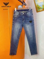 p230 阿玛尼 新品高端牛仔裤四季系列产品、男装修身牛仔裤高品质小脚裤、弹力纤维面料柔软有质感！一流的设计剪裁修饰腿部线条、款式时尚新颖！适合各种风格搭配！码