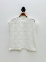 theory 无袖镂空提花针织上衣 代工厂p出品 夏季新品 花卉与叉形图案的提花交叉排列 既保留了品牌标志性的极简线条 又融入了自然意象的浪漫表达 这种设计既呼