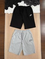 nike耐克 经典贴布小标Logo 休闲情侣款短裤 面料方面 精选高品质300G纯棉混纺面料 亲肤透气 柔软细腻 穿着凉爽无负担 适合日常休闲与轻运动场景 布料