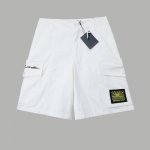 120 高品质 lv 路易 25Ss春夏新款工装短裤为两侧纽扣贴袋分别刺绣品牌标识和 Lv Pont Neuf 贴饰，可轻松融入休闲或利落造型，成就换季时节的灵