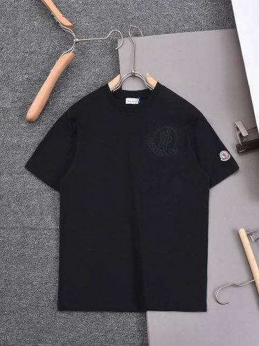 Moncler 蒙口 2025新款 前后刺绣字母Logo 定制袖章 男女同款 短袖T恤 定制260克100％双纱纯棉面料 定染32支双股螺纹 领标吊牌主唛三标齐