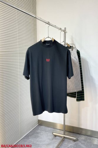 L462 Ba巴黎世家 圆领短袖T恤 Logo徽章凸显休闲时尚魅力,依然独领时尚风骚，，平整匀称的针织轻薄清爽,柔软舒适,透气性极佳.简洁而富有独特魅力.直裁版
