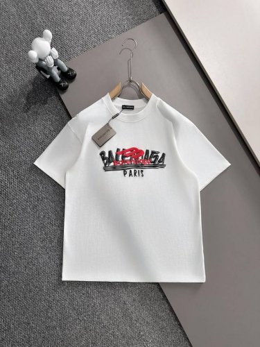 Balenciaga* 2025春夏款上新 原高版本 巴黎世家 面料采用270克高密度纯棉 不变形 不缩水 工艺介绍：双线走位 前面Logo后幅图案 采用泡沫印