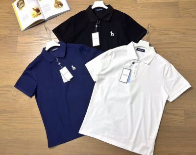 哈吉斯经典小狗Logo商务休闲polo 面料亲肤舒爽 不粘身不黏腻 排汗吸湿 采用了小翻领+门襟排扣的设计 隽永又儒雅 运动且商务 颜色 白色 黑色 藏青 尺码