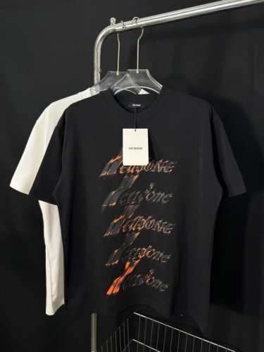 款号：He209 We11Done Moon-25新款火焰弹幕短袖 面料采用280克双股双纱纯棉面料，手感舒适柔软，上身舒适透气，领口采用同缸同色罗纹，不紧绷，