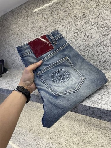 guci[古倚]5 新品爆品牛仔裤 奢华感25 Ss官网专柜新品热销 原版复刻皮牌 柔软亲肤牛仔面料 重磅强烈推荐 工艺+洗水外贸品质感细节处理满满到位 潮流色