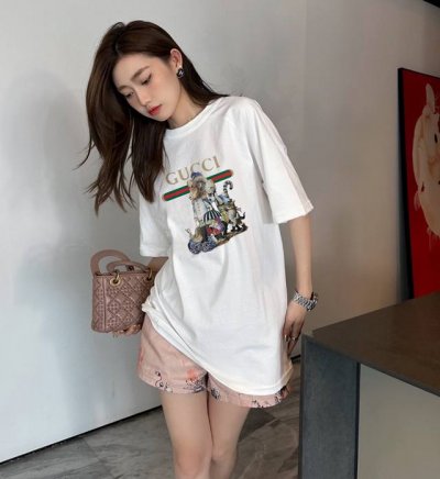 Gucci猫系列图案短袖 上身图
