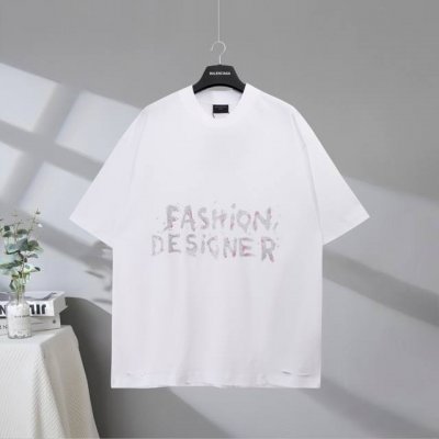 b172# 市场顶级品质 Balenciaga 巴黎世家2025Ss Designer艺术作品金沙字母印花磨破做旧短袖T恤 印花采用进口椭圆机胶浆印花工艺 市场