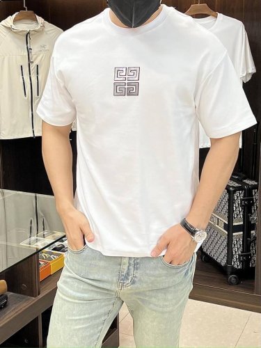 主推 Givenchy 独家专供秋季新款纪梵希时尚休闲圆领短袖 高密度320克纯棉面料 高级密针刺绣 高端欧版原单T恤 潮流时尚休闲半袖 透气舒适度高 细节无可
