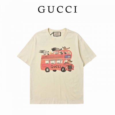 Gucci 古驰 动物巴士高克重印花短袖T恤 选用客供定制针织100%纯棉面打造,面料手感细腻，厚实有质感的纯棉布，高密度的机织工艺，如棉絮般柔紧致舒适，有挺括