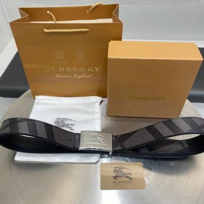 Burberry巴宝莉经典情侣款黑色格纹腰带精品奢华腰带！最近的爆款真的很多，我想说我推荐给大家的都是绝对爆款！！弄到好的东西必须第一时间给大家分享。包装专柜1