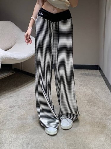 Alo 25Ss春夏新款 字母腰头抽绳条纹阔腿裤丨独家高版出品！美式运动瑜伽设计 休闲随性的感觉～特别好搭配 拍照超级出片 出街逛街穿真的很合适！整条裤子立体剪