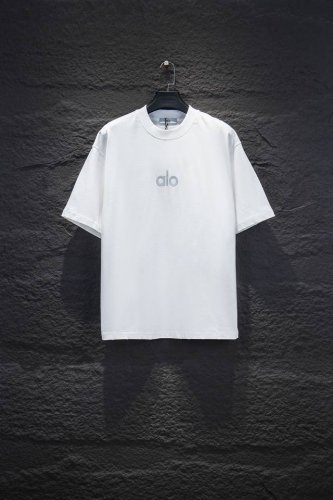 款号:2205# Alo 25Ss 反光印 Yb定织定染面料、颜色 印花、版型 辅料 面料采用进口机器织造而成，布面纹路的独特性创造出完美的成衣效果 面料采用净