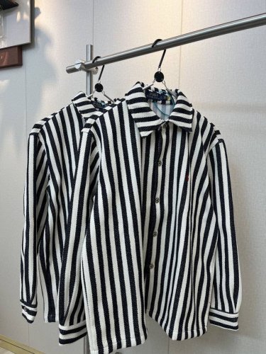 Ralph Lauren 拉夫劳伦美式复古经典翻领黑白竖条纹夹克外套 时空切割的视觉法典 定制混纺面料 间隔黑白竖纹 如建筑大师笔下的光学戏法 激活显瘦代码 行